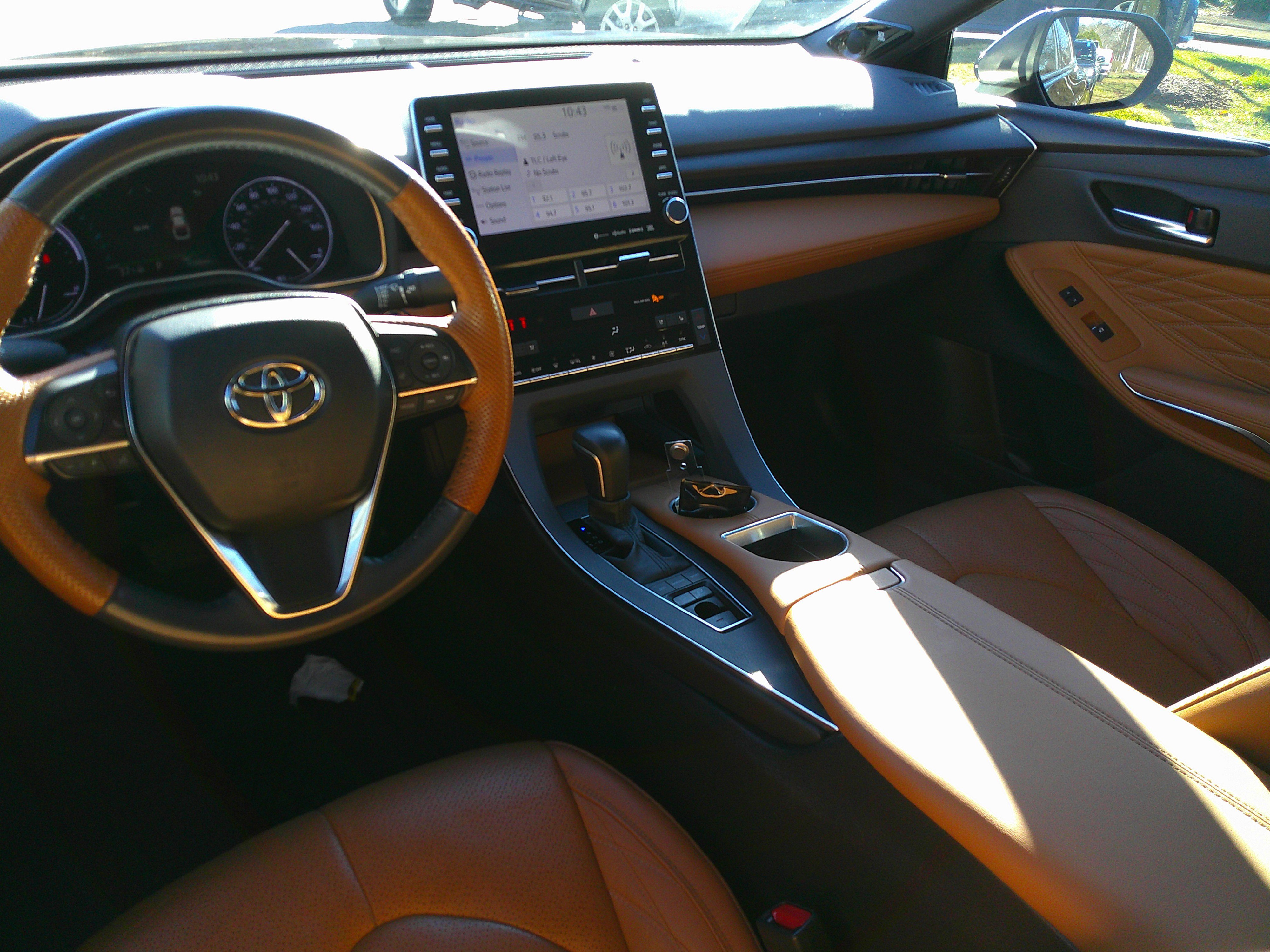 Used 2022 Toyota Avalon Limited image 31