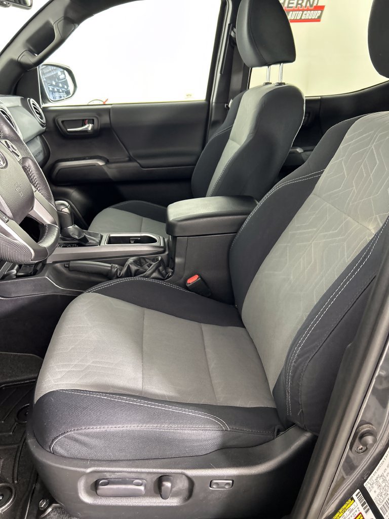 Used 2021 Toyota Tacoma TRD Off-Road AWD/4WD image 13