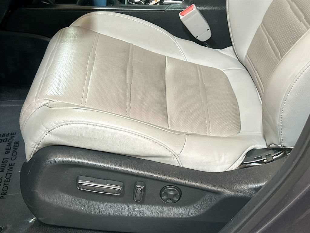 Used 2018 Honda CR-V Touring image 17