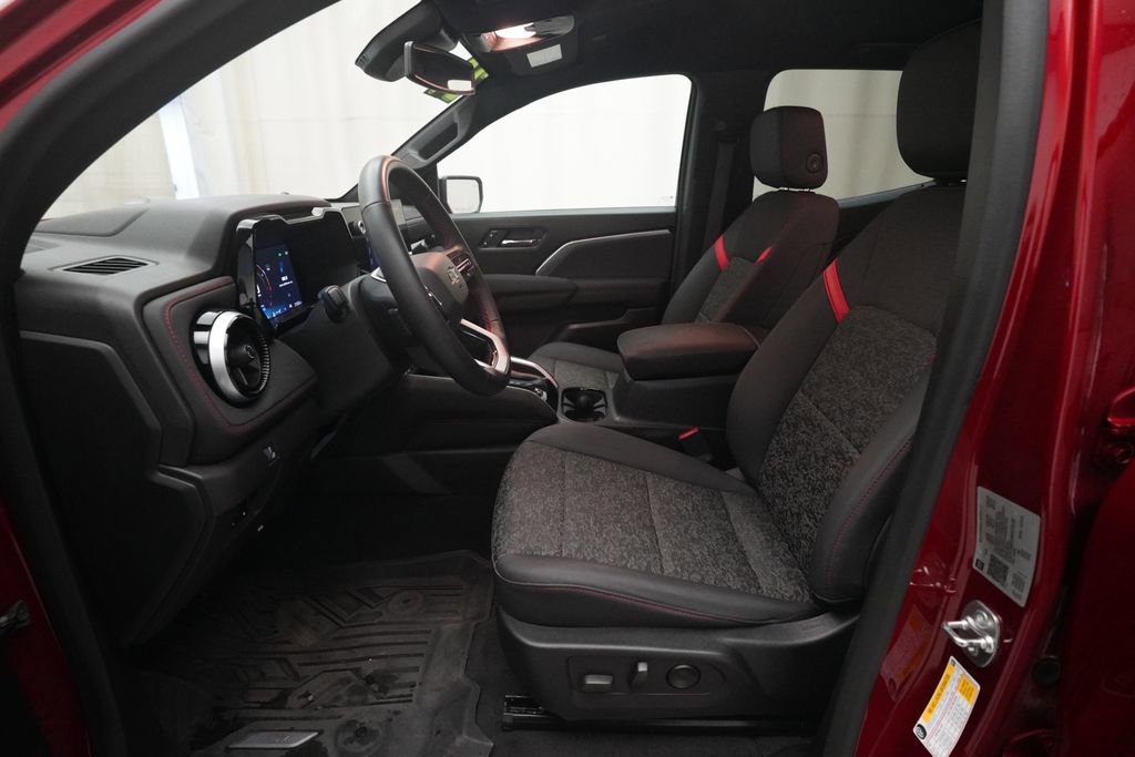 Certified 2024 Chevrolet Colorado Z71 w/ LPO, Dark Essentials Package image 7