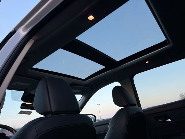 Used 2023 Nissan Rogue SL image 18