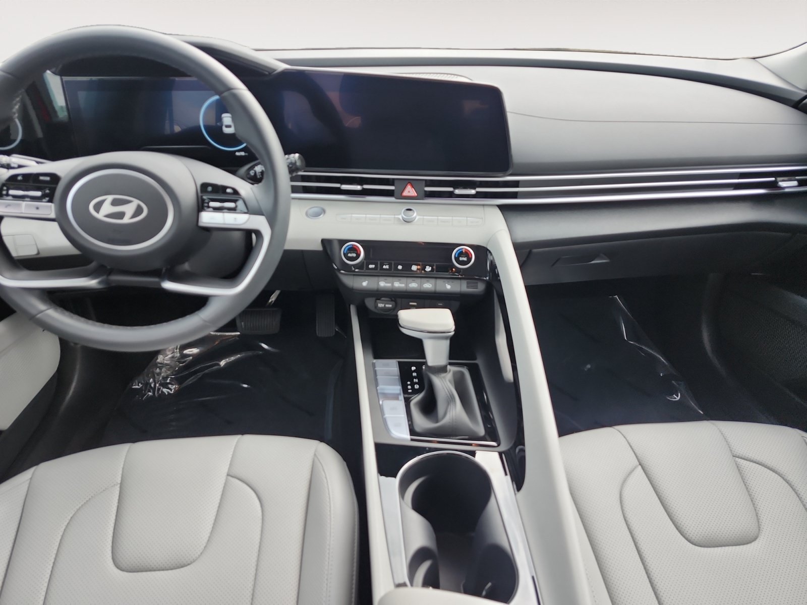 Used 2026 Hyundai Elantra Limited FWD image 12
