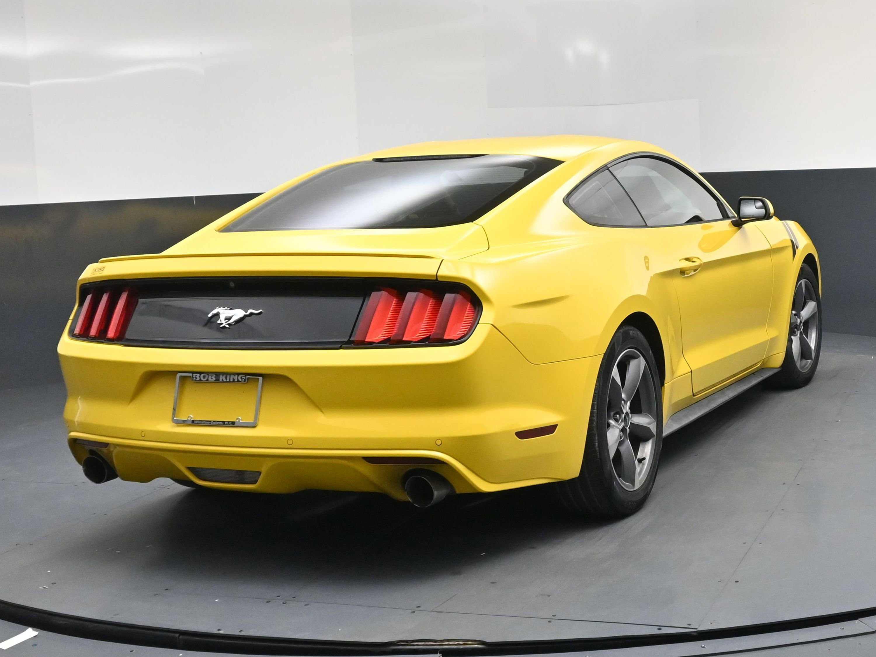 Used 2016 Ford Mustang EcoBoost image 16