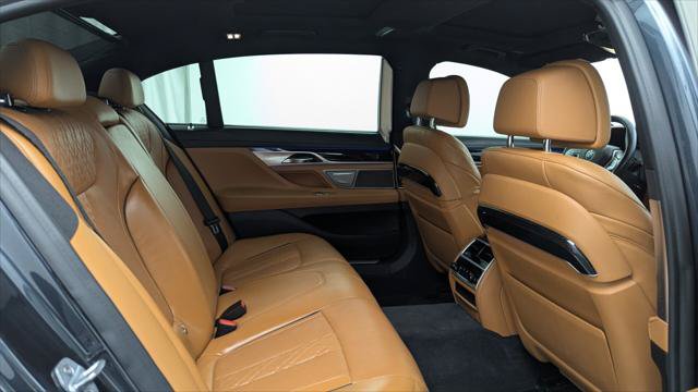 Used 2019 BMW 750i w/ Executive Package RWD image 18