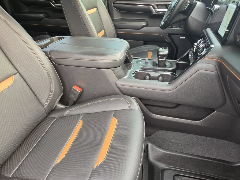 Used 2024 GMC Sierra 1500 AT4 w/ Technology Package AWD/4WD image 9