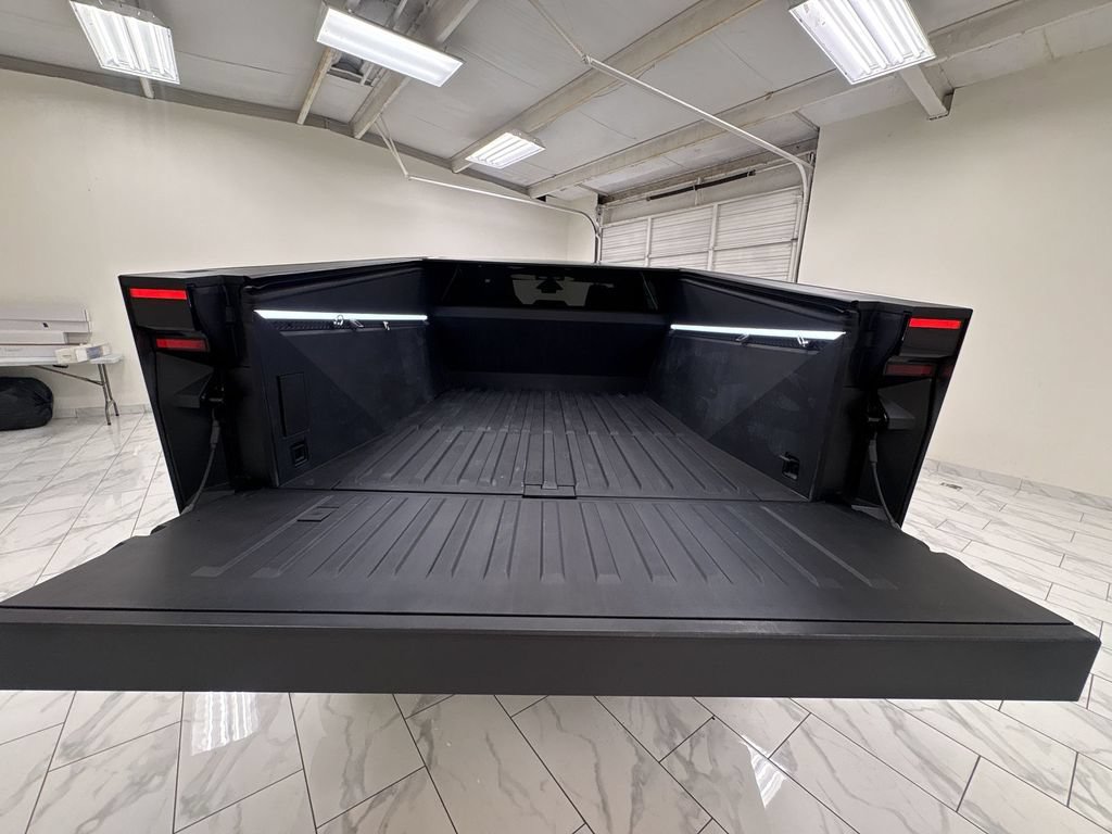 Used 2025 Tesla Cybertruck AWD Crew Cab image 27