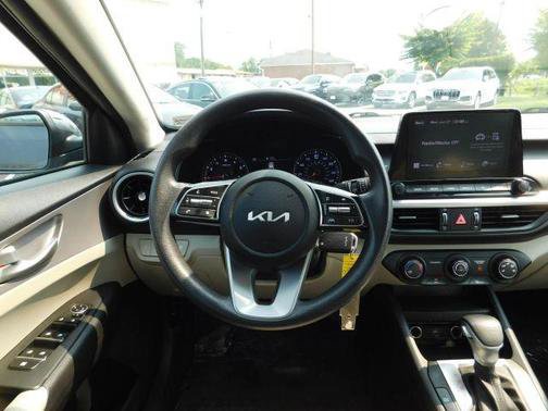 Used 2023 Kia Forte LXS w/ LXS Technology Package FWD image 13