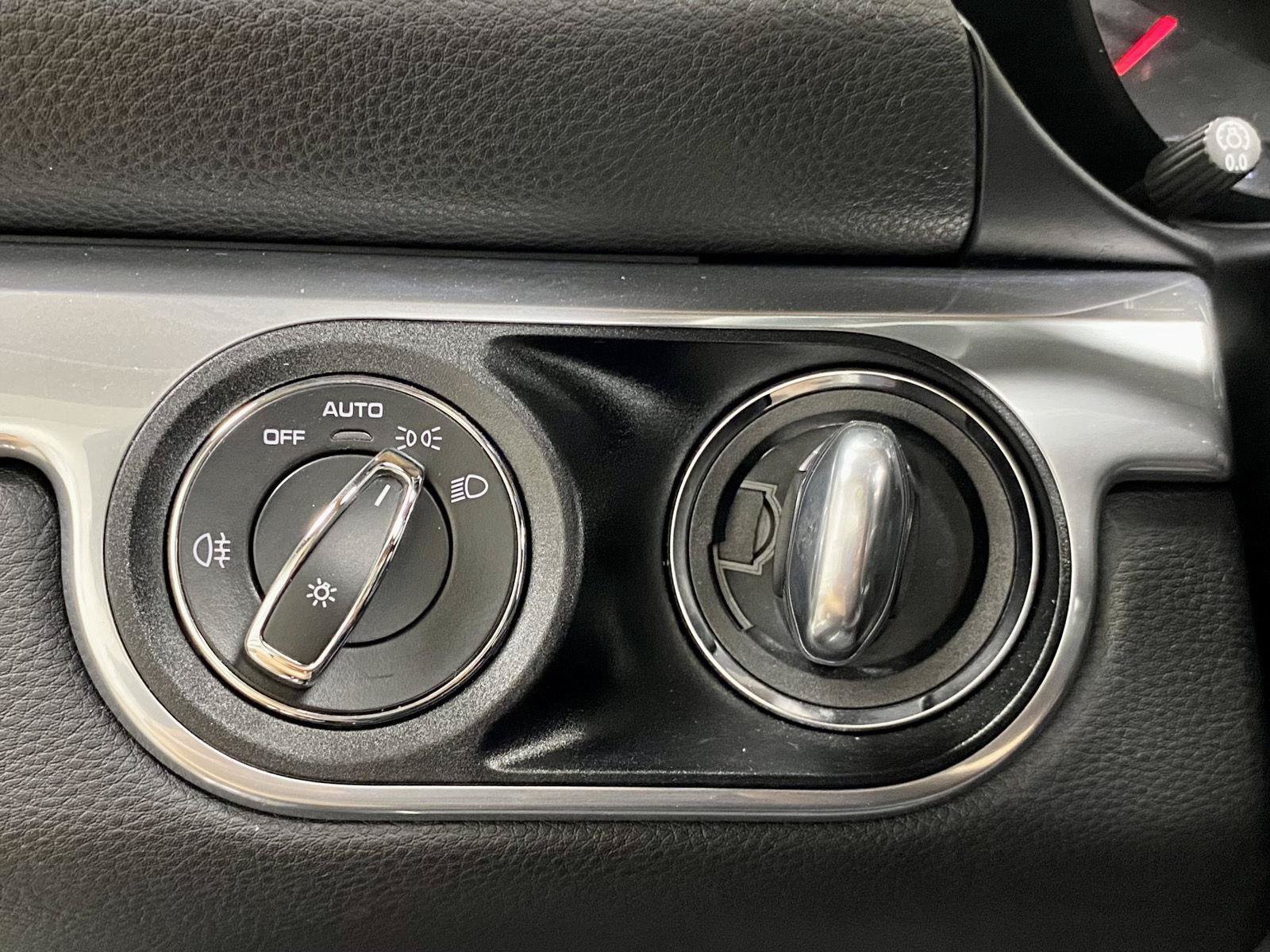 Used 2025 Porsche 718 Boxster w/ Premium Package RWD image 44