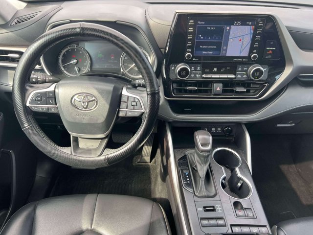 Used 2022 Toyota Highlander XLE AWD/4WD image 15