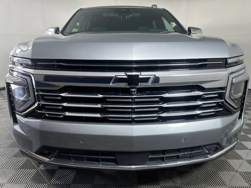 Used 2025 Chevrolet Suburban Premier AWD/4WD image 8
