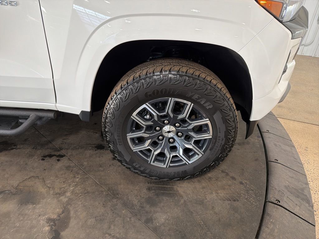 Used 2024 Chevrolet Colorado Z71 w/ Z71 Convenience Package 2 image 32