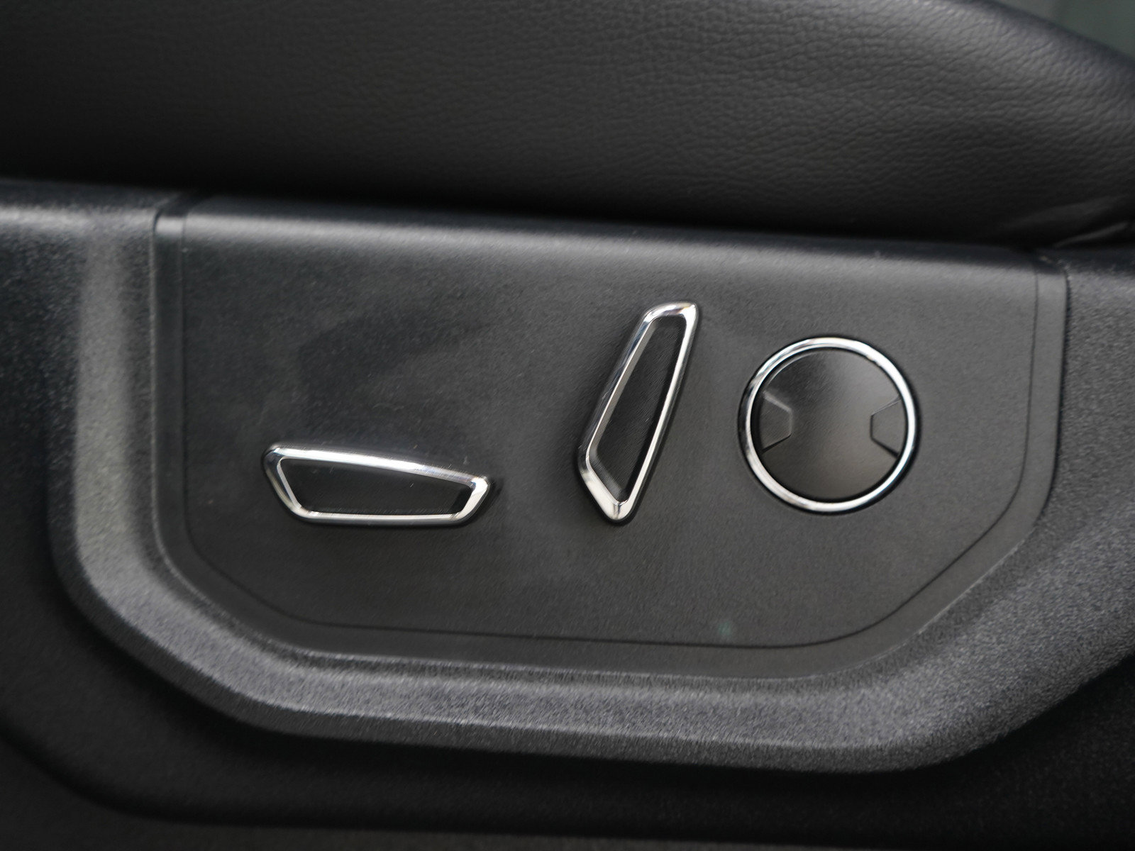 Used 2020 Ford Expedition Limited image 23