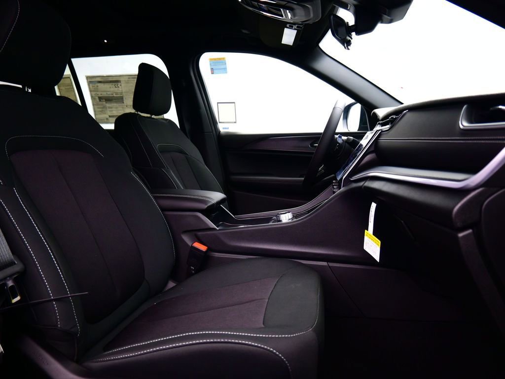 New 2025 Jeep Grand Cherokee Laredo X image 16