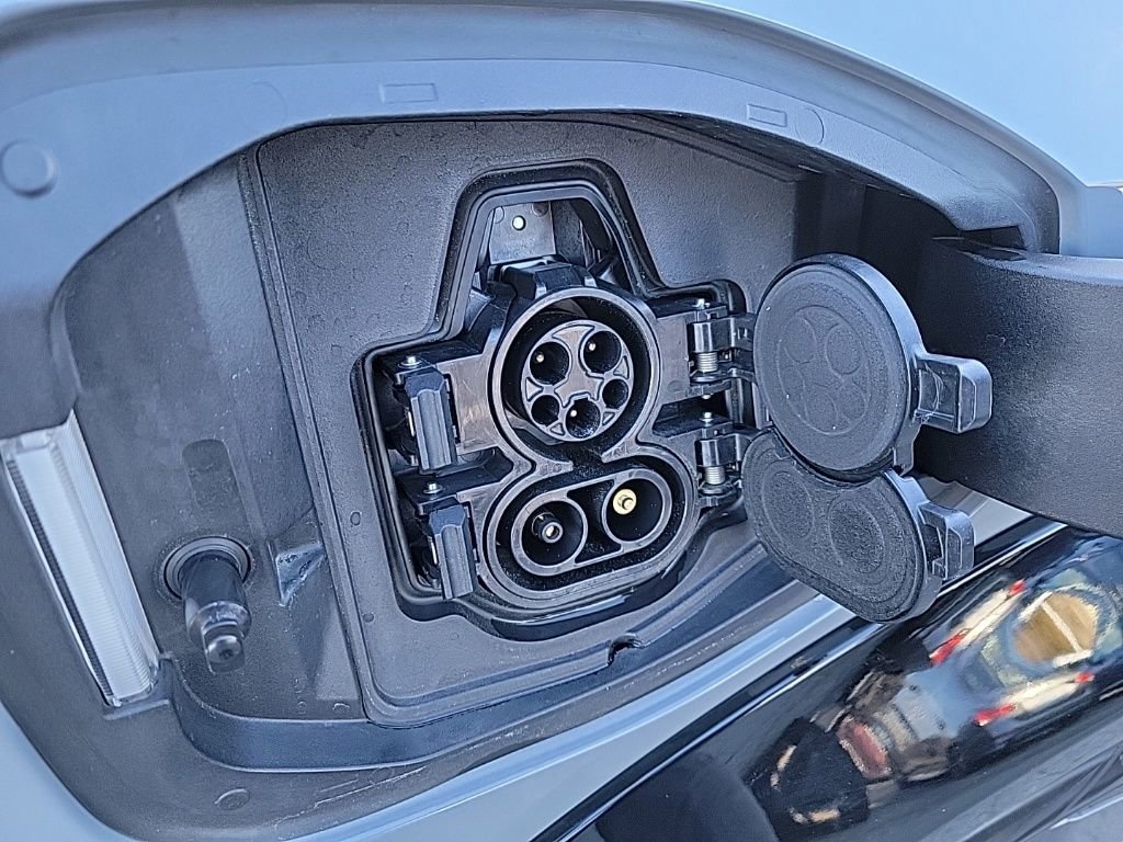 Used 2023 Nissan Ariya FWD image 38