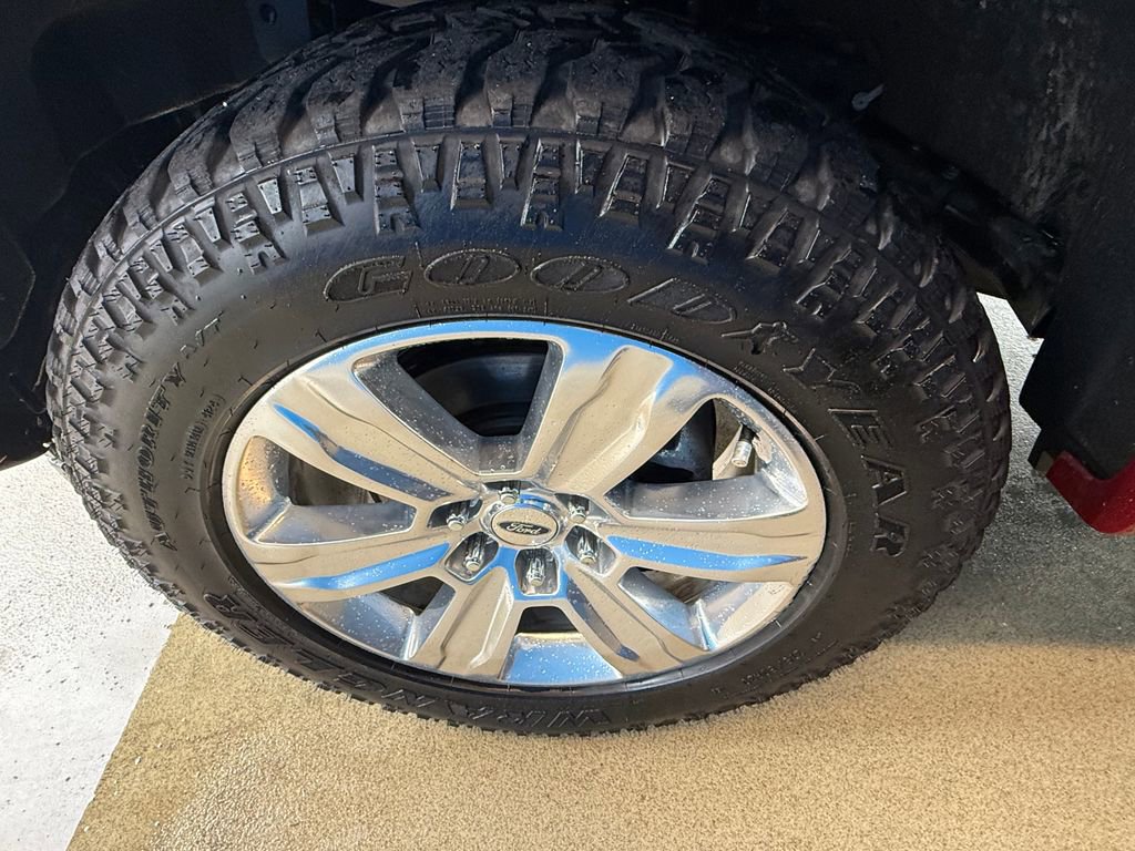 Used 2017 Ford F150 Platinum w/ Equipment Group 701A Luxury image 10