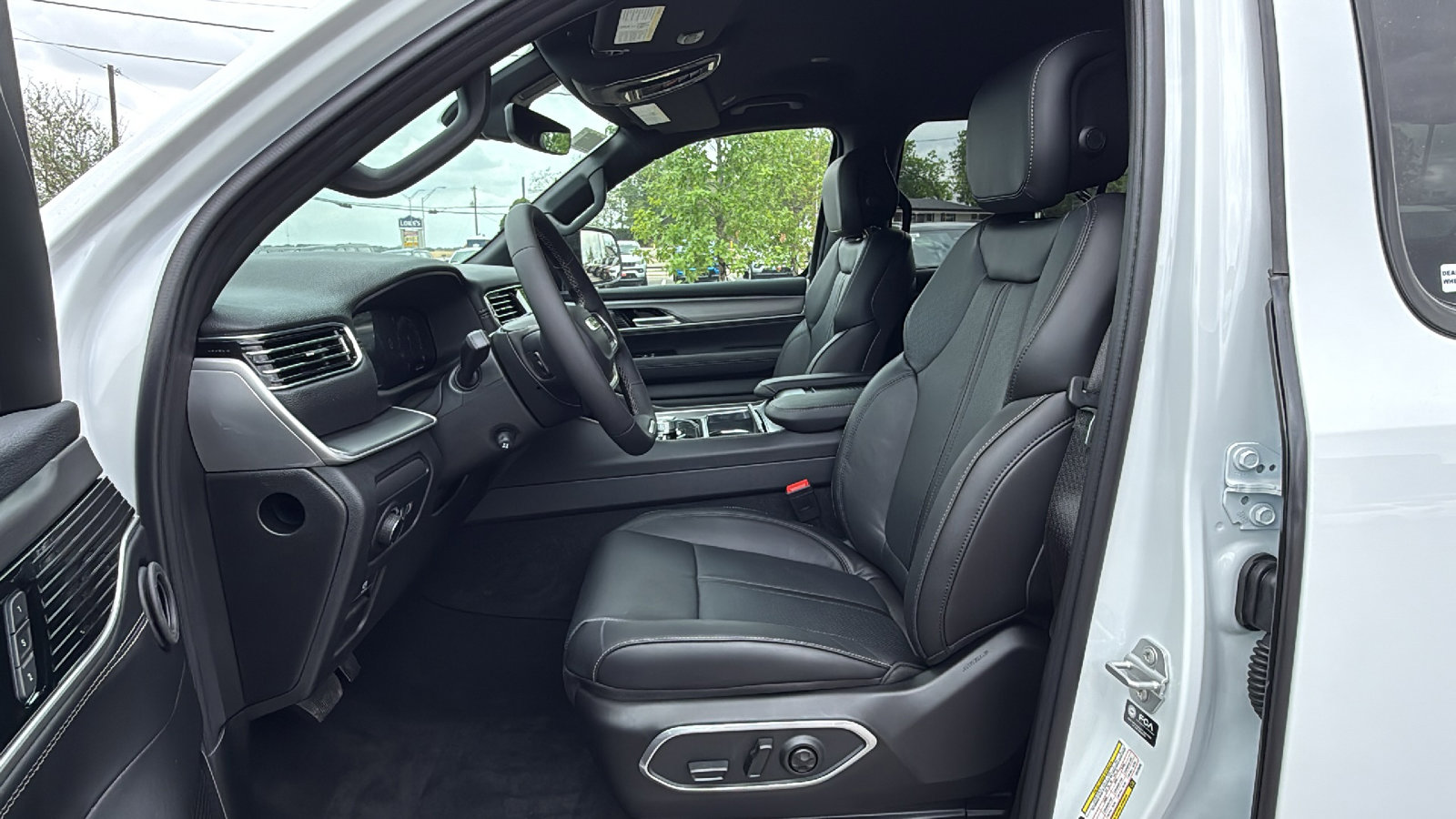 New 2026 Jeep Grand Wagoneer L 4WD image 9