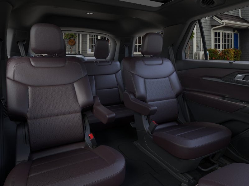 Used 2025 Ford Explorer Platinum RWD image 11