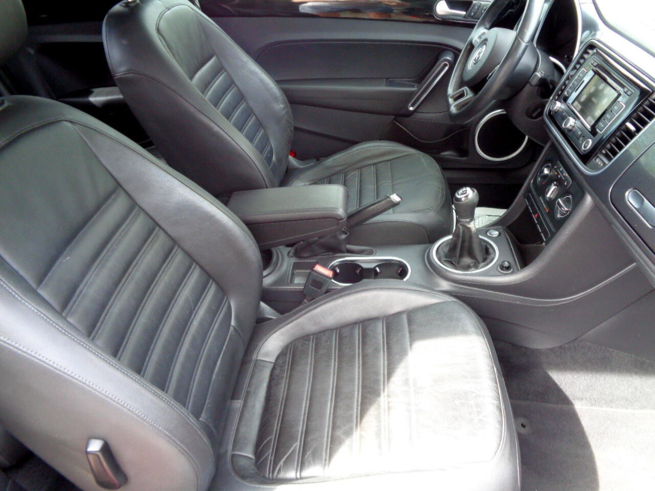 Used 2012 Volkswagen Beetle 2.0T image 28