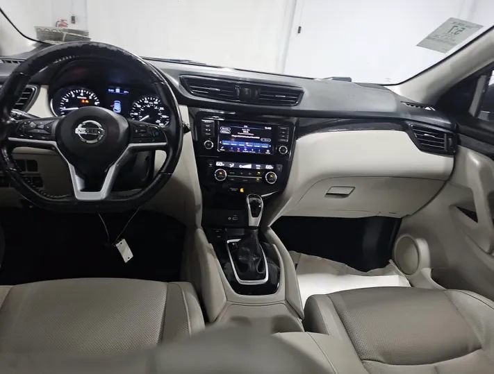 Used 2021 Nissan Rogue Sport SL FWD image 9