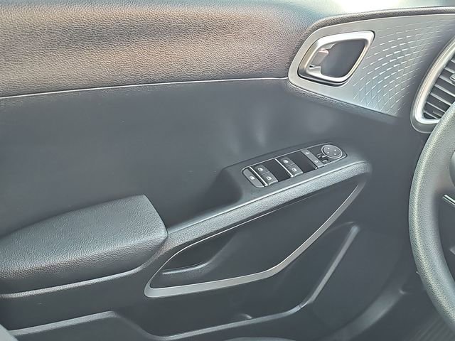 Used 2025 Kia Soul LX w/ LX Technology Package image 20
