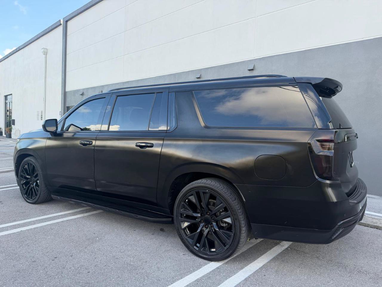 Used 2021 Chevrolet Suburban LT RWD image 14