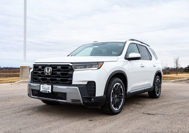 New 2026 Honda Pilot Touring image 3