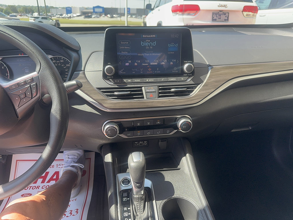 Used 2025 Nissan Altima 2.5 SV FWD image 5