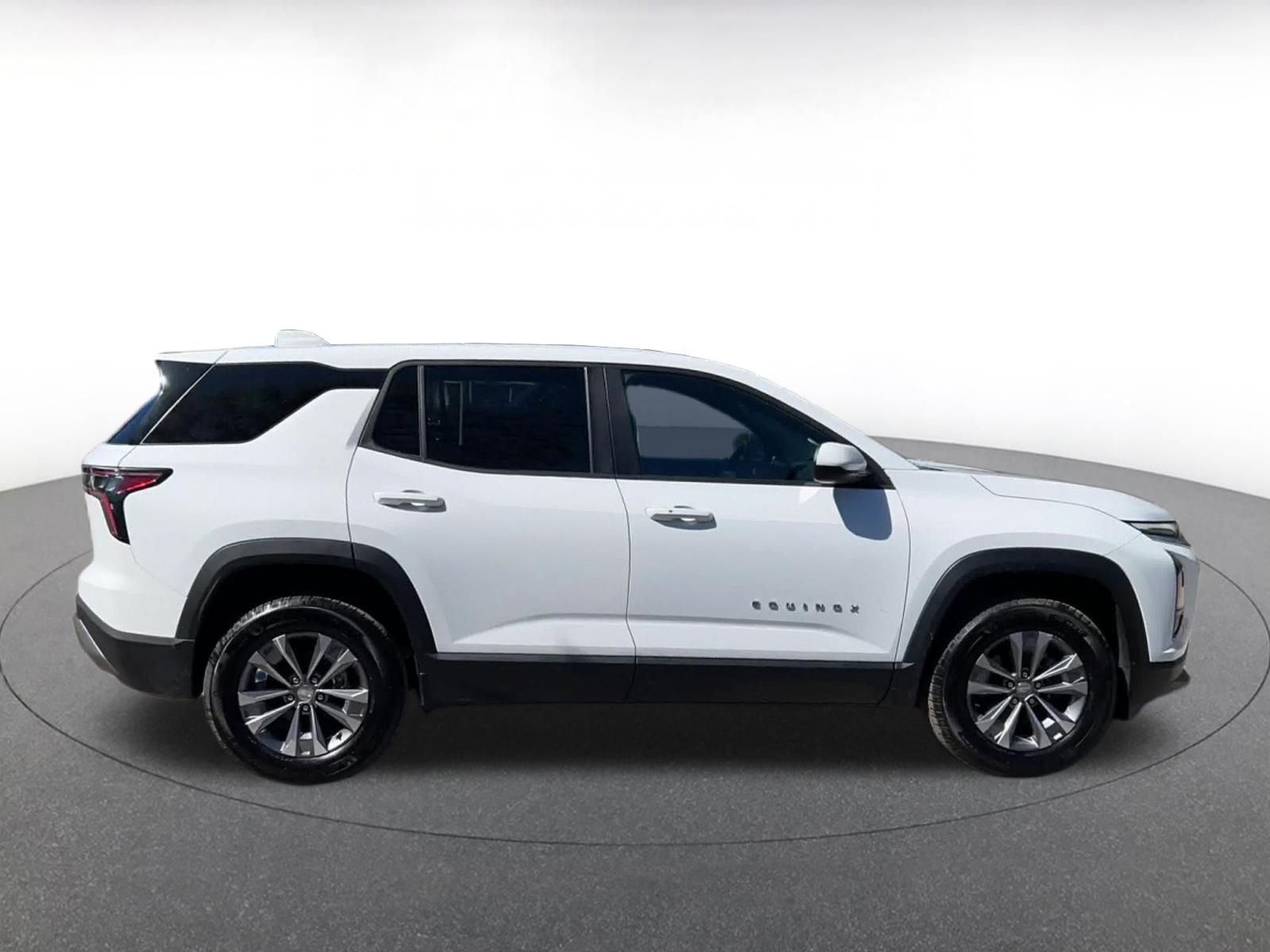 Used 2025 Chevrolet Equinox LT AWD/4WD image 16