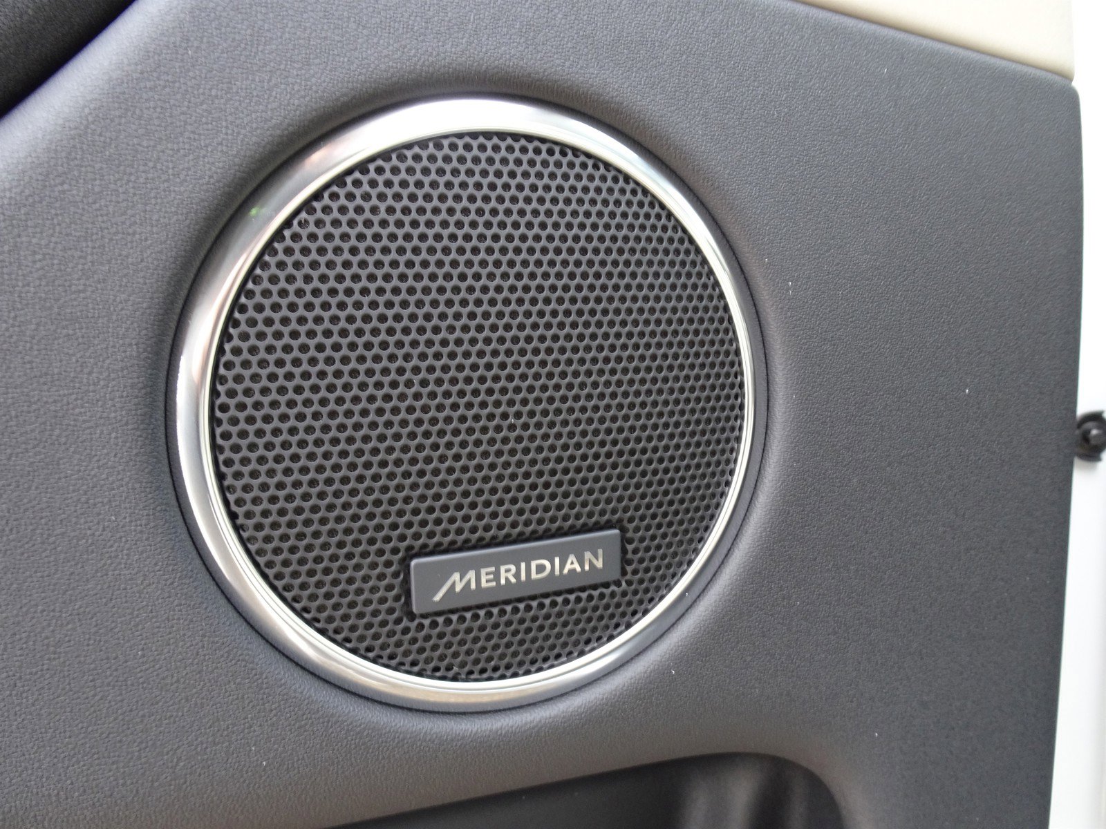 New 2025 Land Rover Discovery Sport S image 15