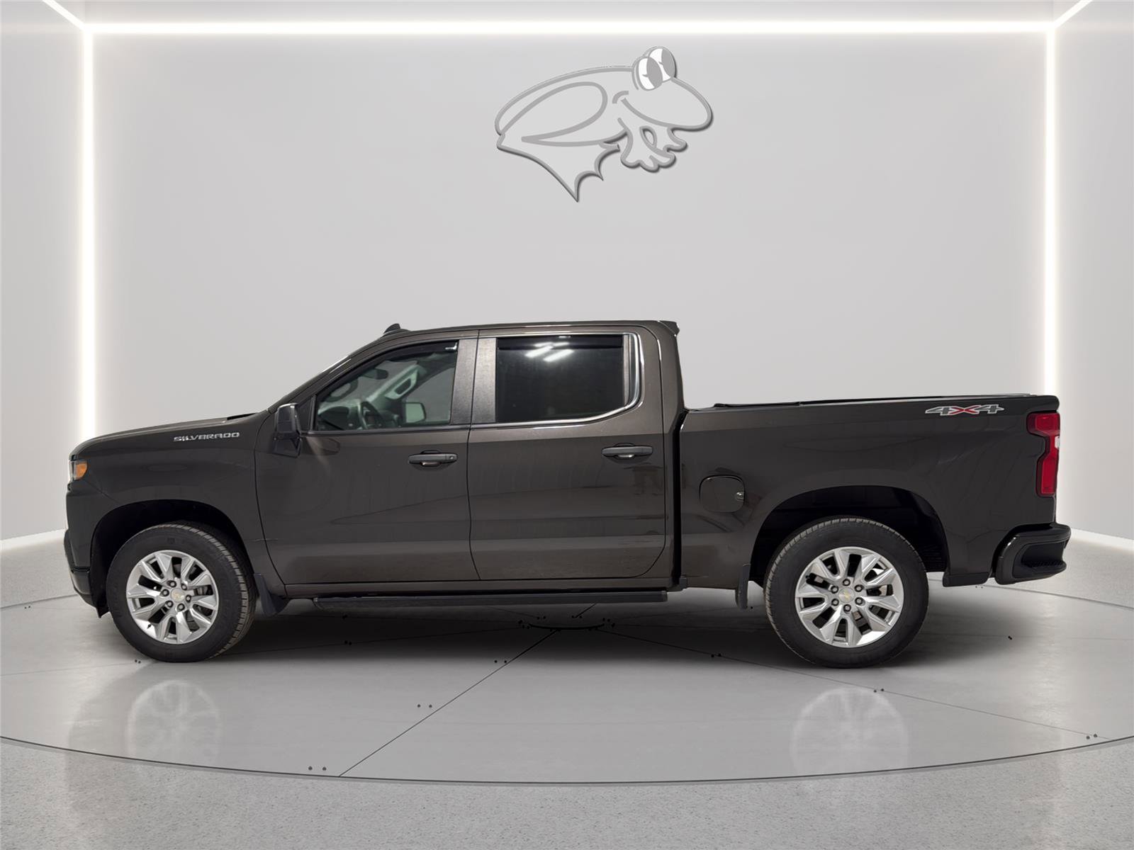 Used 2021 Chevrolet Silverado 1500 Custom w/ Safety Confidence Package AWD/4WD image 2