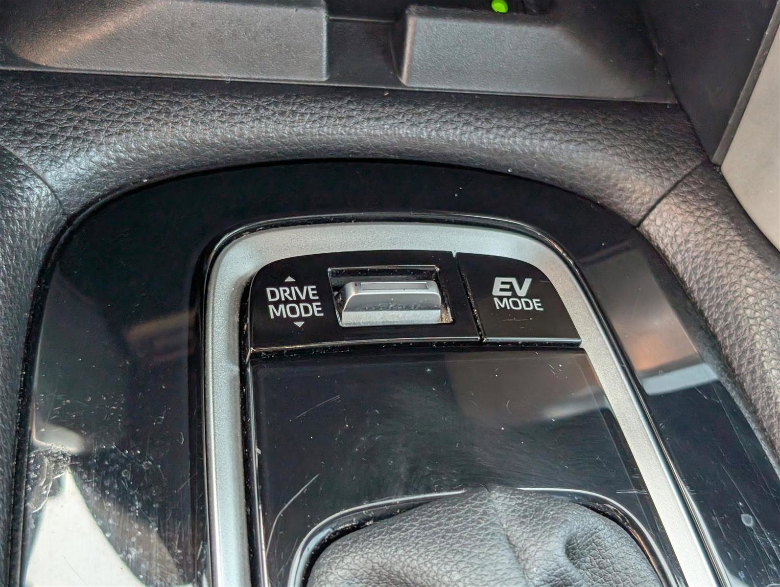 Used 2024 Toyota Corolla Cross XSE w/ Convenience Package image 27