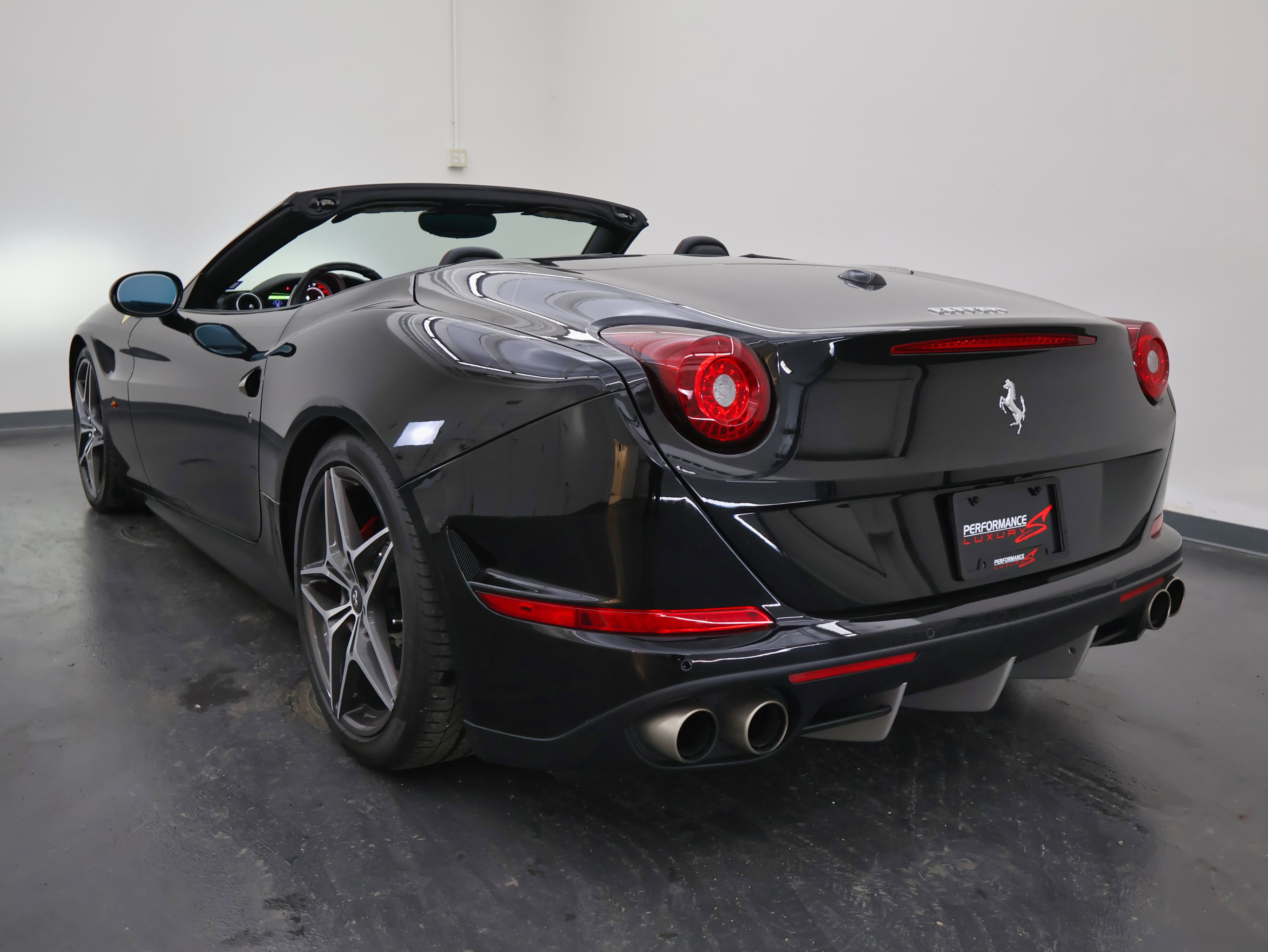 Used 2017 Ferrari California T image 6