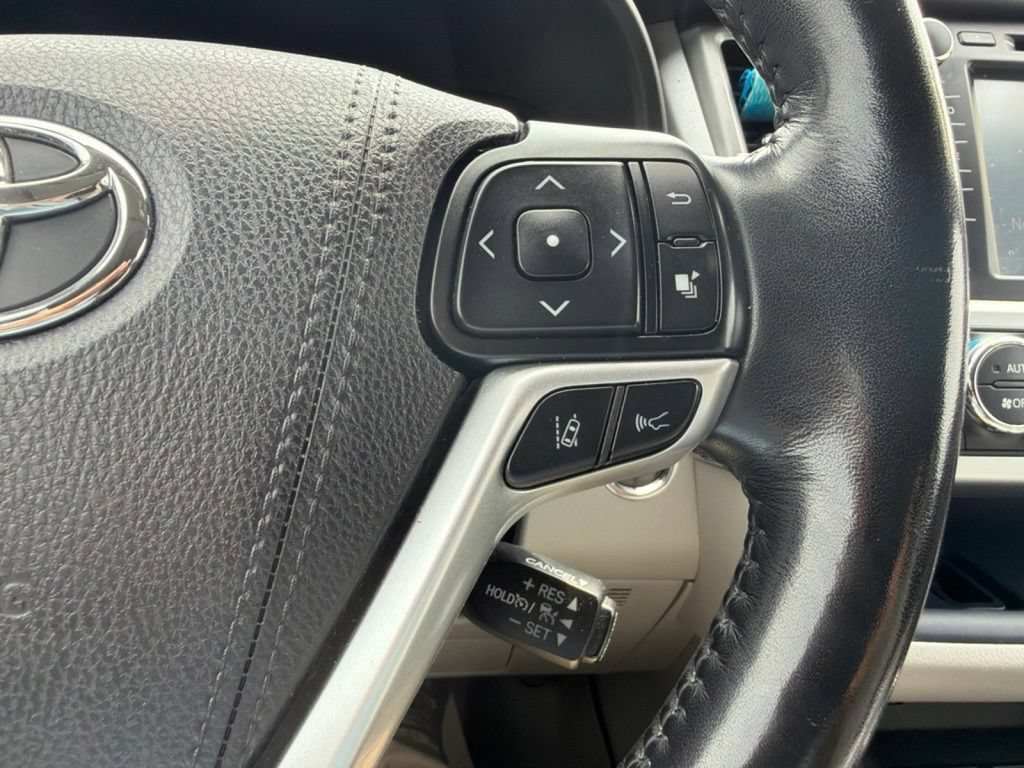 Used 2018 Toyota Highlander Limited Platinum AWD/4WD image 20