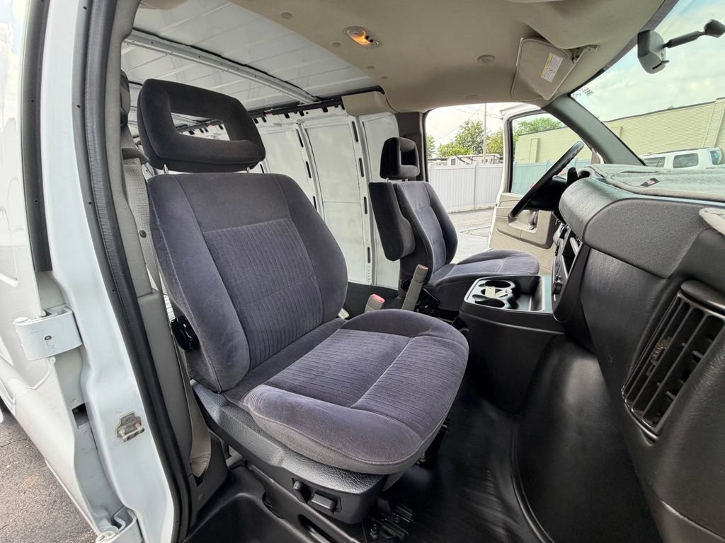 Used 2014 Chevrolet Express 2500 Extended RWD image 4