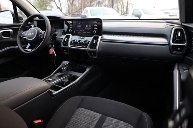 Used 2022 Kia Sorento LX image 36