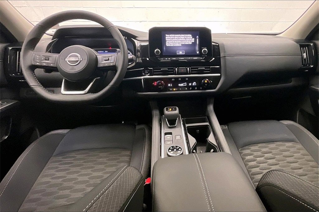 Certified 2025 Nissan Pathfinder SV image 14