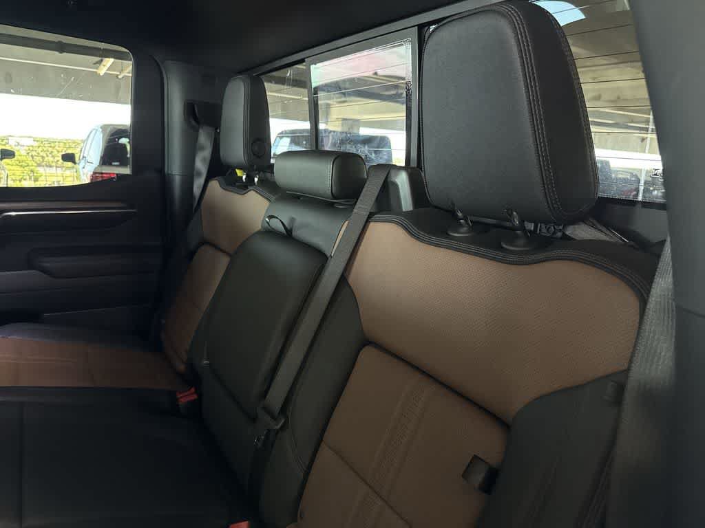 Used 2024 Chevrolet Silverado 1500 High Country w/ Technology Package RWD image 21
