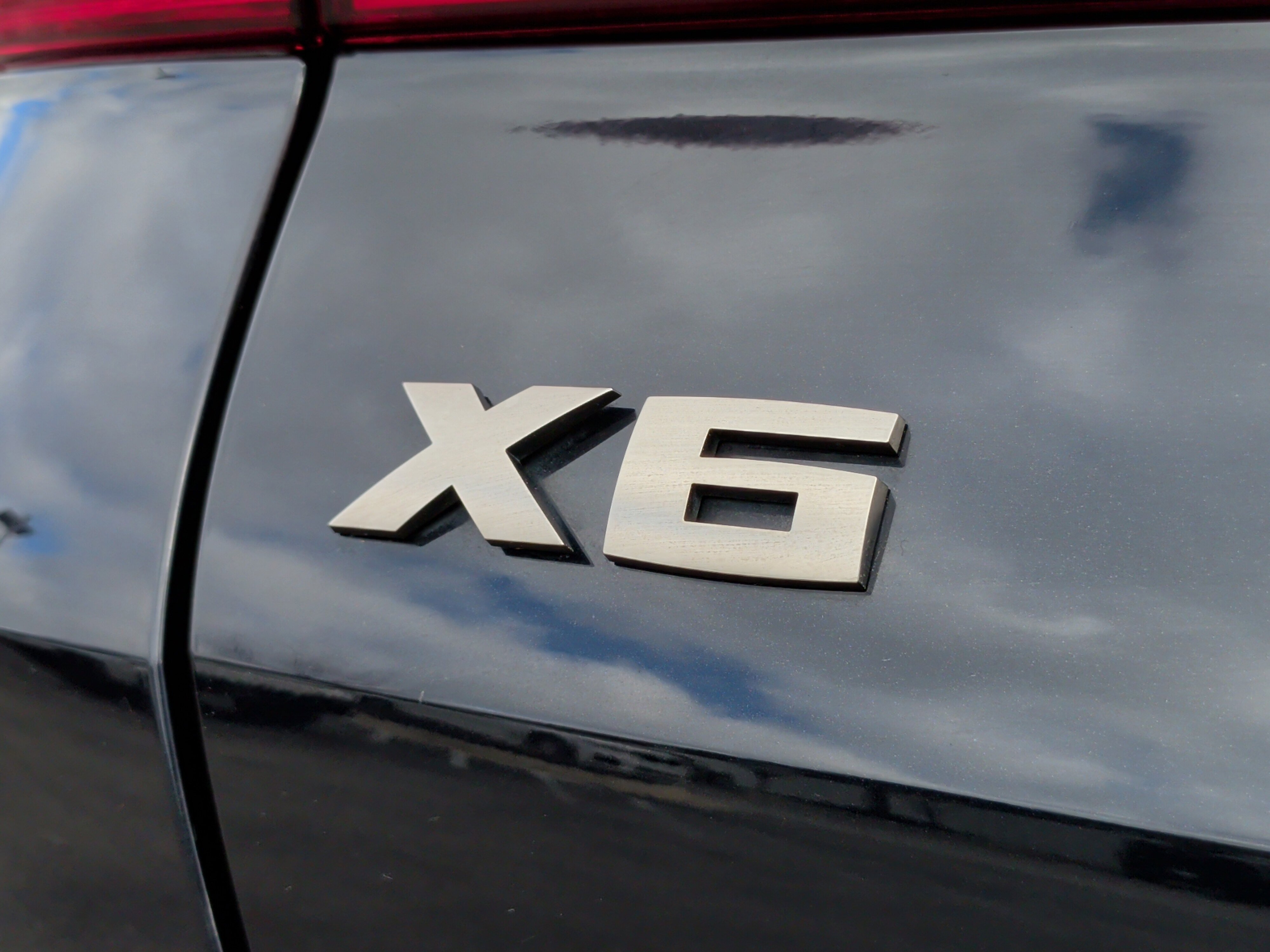 Used 2022 BMW X6 M50i w/ Executive Package image 38