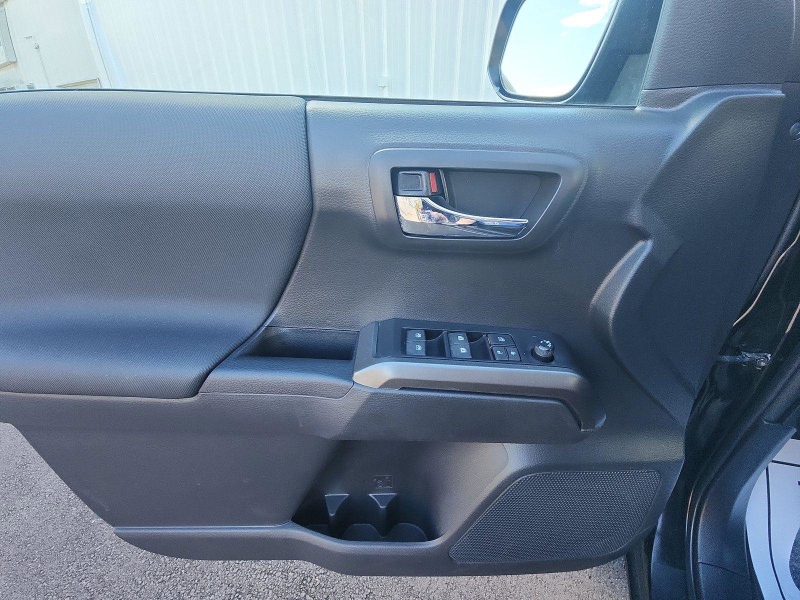 Used 2023 Toyota Tacoma TRD Off-Road image 18