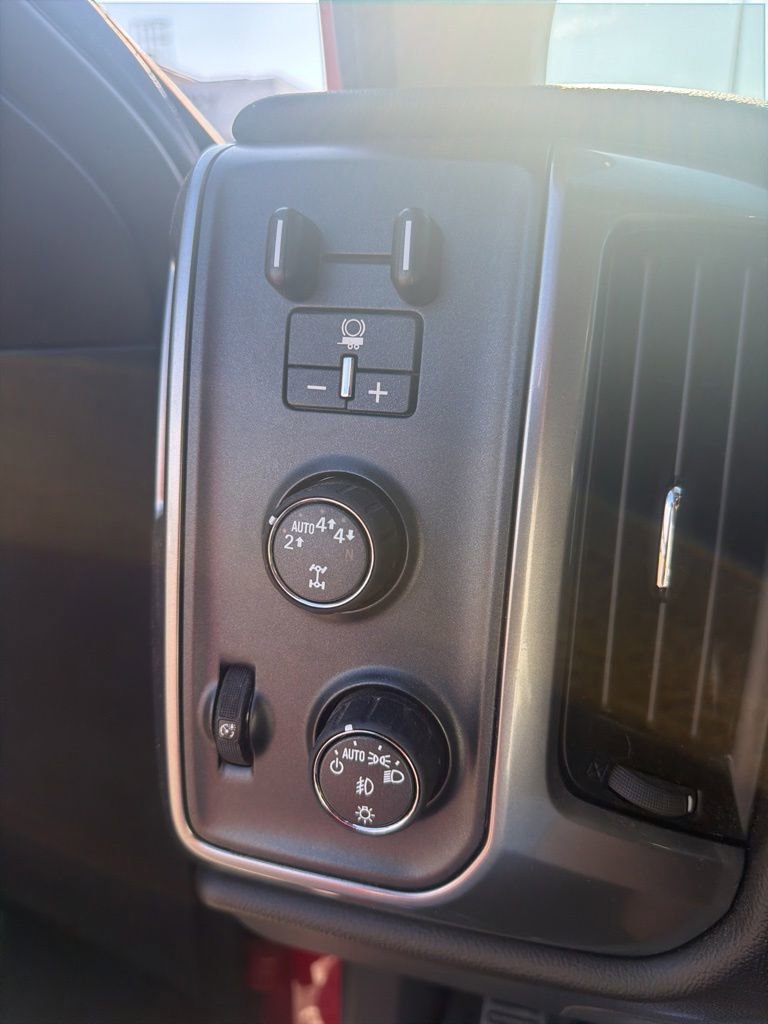 Used 2018 Chevrolet Silverado 1500 LT w/ All Star Edition AWD/4WD image 9