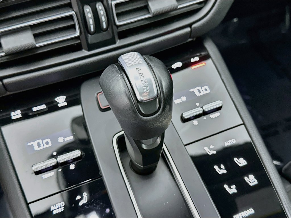 Certified 2024 Porsche Macan AWD/4WD image 19