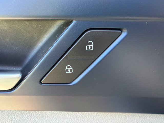 Used 2022 Volkswagen Taos SE FWD image 21
