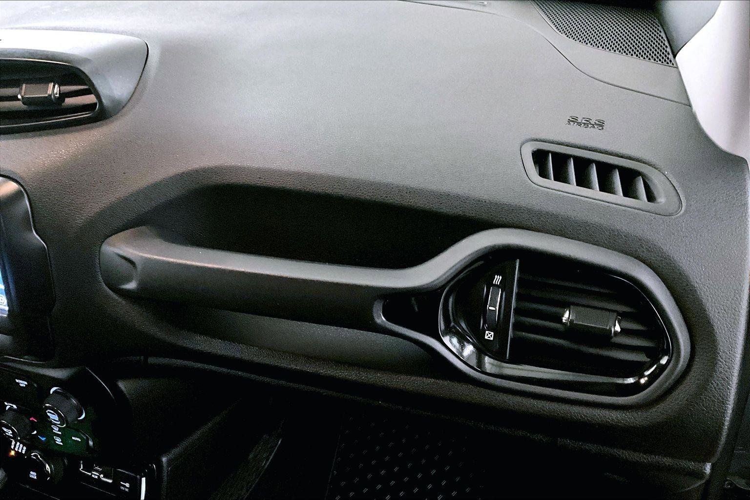 Used 2018 Jeep Renegade Altitude image 15