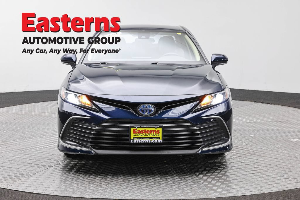 Used 2021 Toyota Camry LE FWD image 3