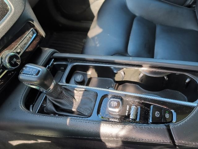 Used 2019 Volvo XC90 T5 Momentum w/ Protection Package Premier AWD/4WD image 12