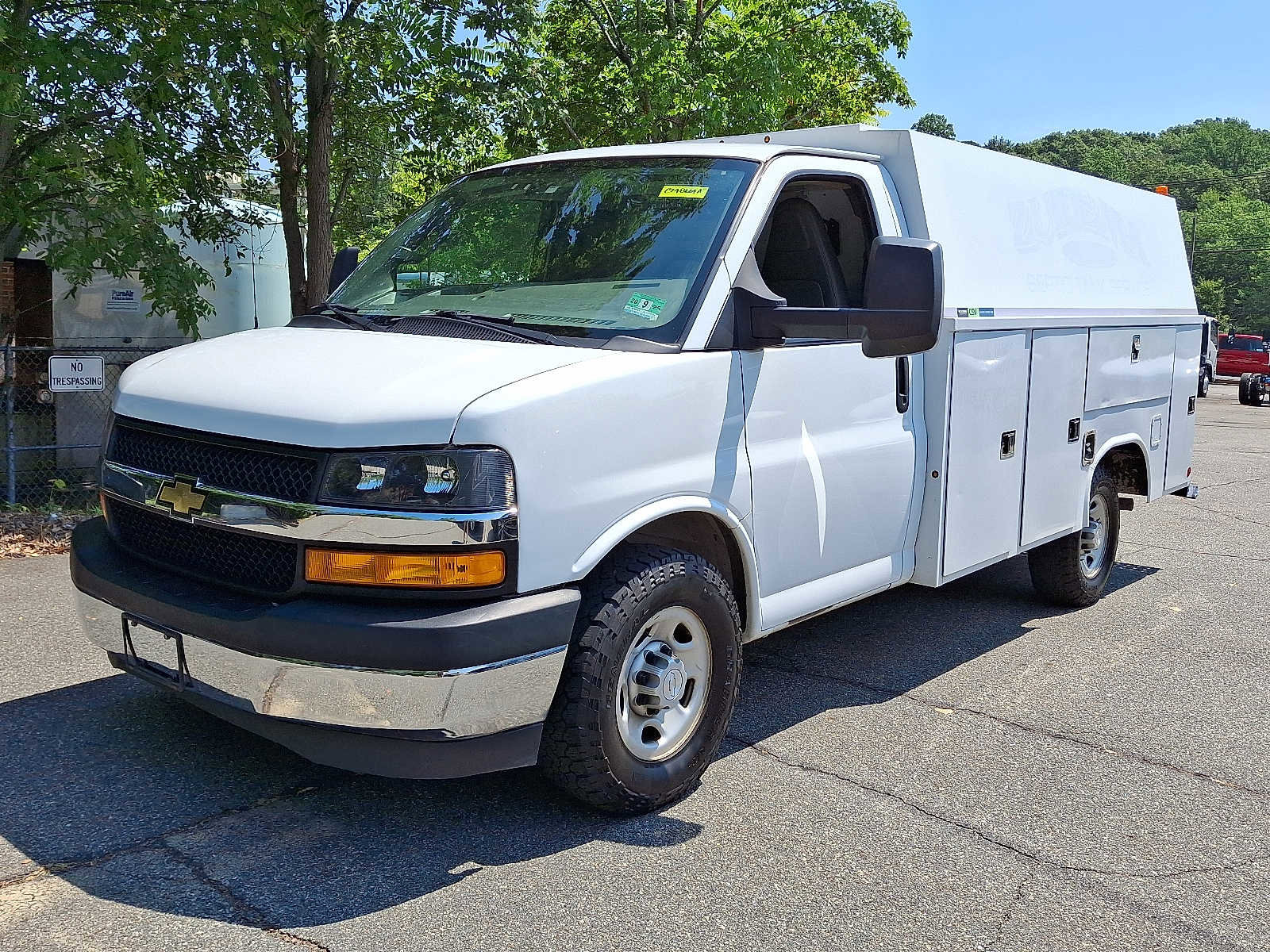 Used 2017 Chevrolet Express 3500 image 3