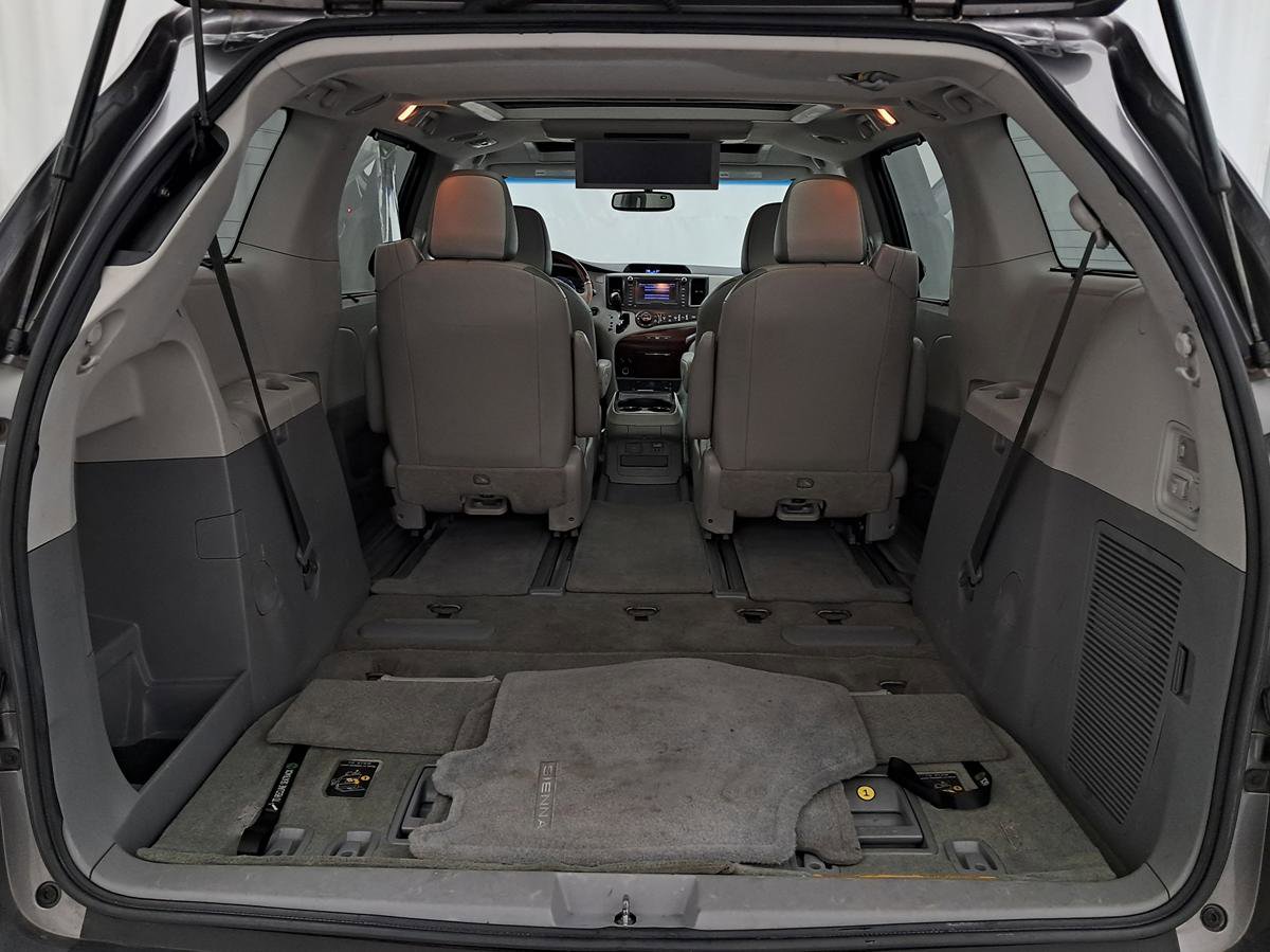 Used 2013 Toyota Sienna Limited w/ Premium Pkg image 33