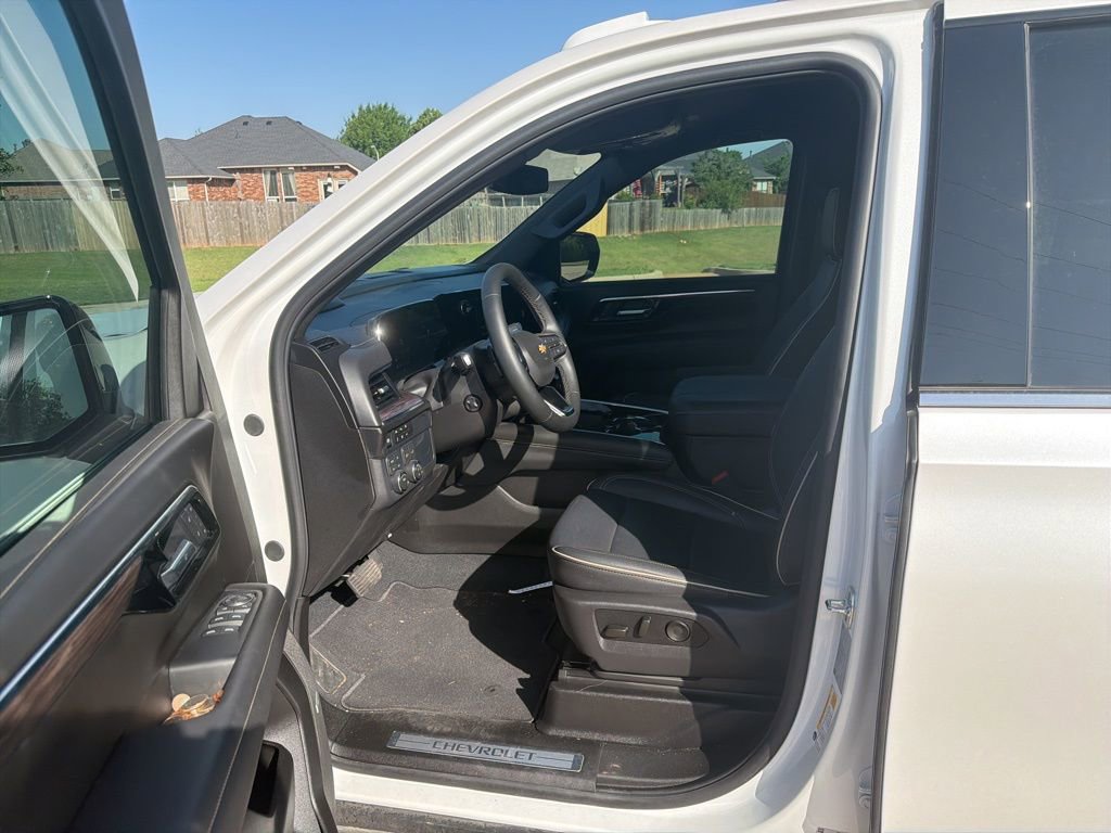 Used 2025 Chevrolet Tahoe Premier AWD/4WD image 7