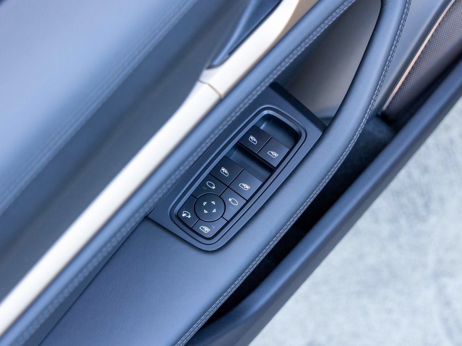 New 2026 Porsche Taycan Turbo AWD/4WD image 25
