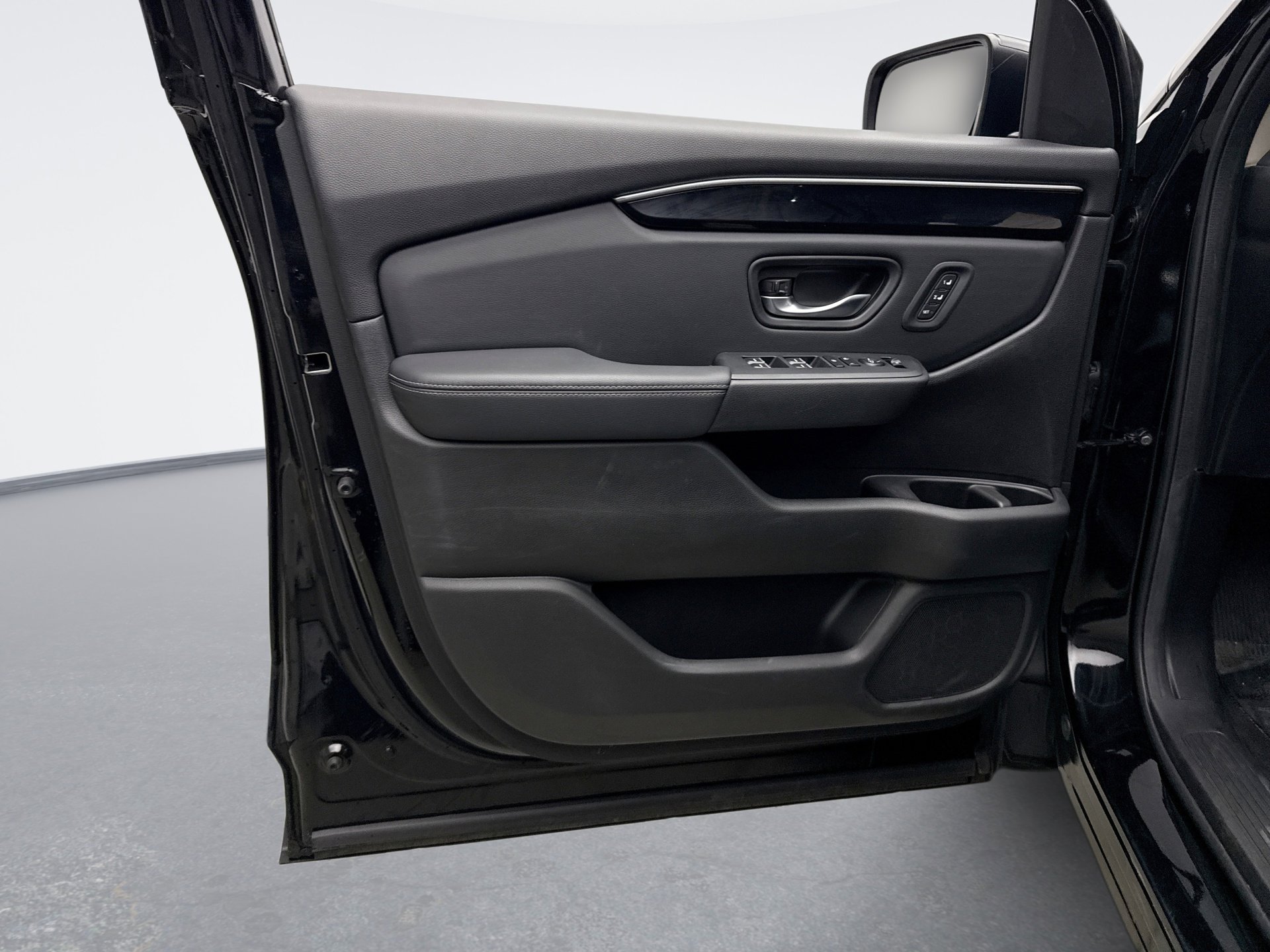 Used 2025 Honda Pilot EX-L image 9